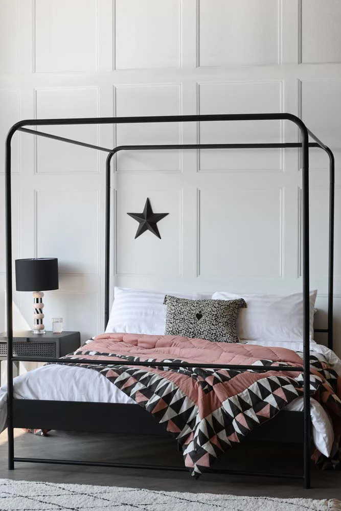 Black Metal Four-Poster Bed - King Size - Image 2