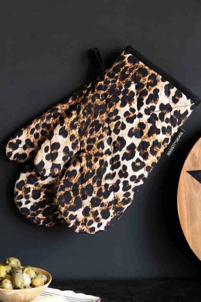 Leopard Love Print Oven Mitts - Image 2