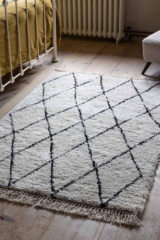 Rocco Cream & Black Diamond Rug - 3 Sizes Available